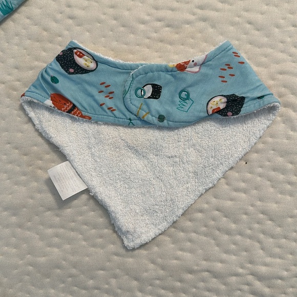 Iittle sleepies play shorty and matching bib - Picture 7 of 7